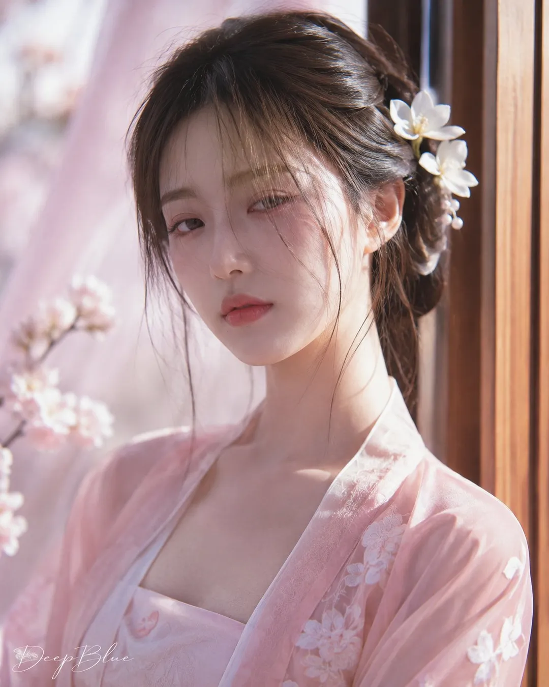 Close-up bust portrait of woman in pink ruqun with magnolia hairpin, generated with 通用 / 未注明